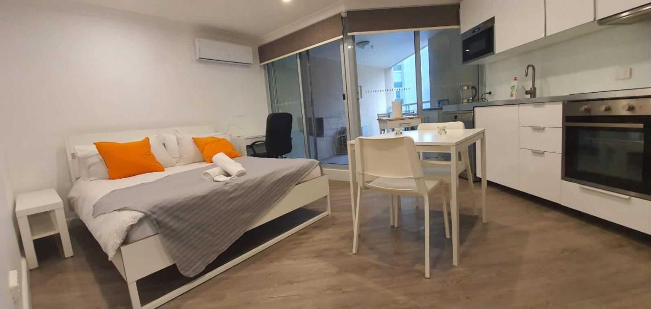 Dana-Cozy Studio With Shared Entry In The City แคนเบอร์รา ภายนอก รูปภาพ