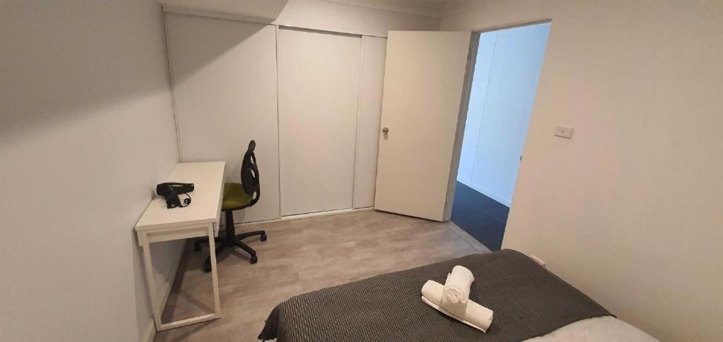 Dana-Cozy Studio With Shared Entry In The City แคนเบอร์รา ภายนอก รูปภาพ